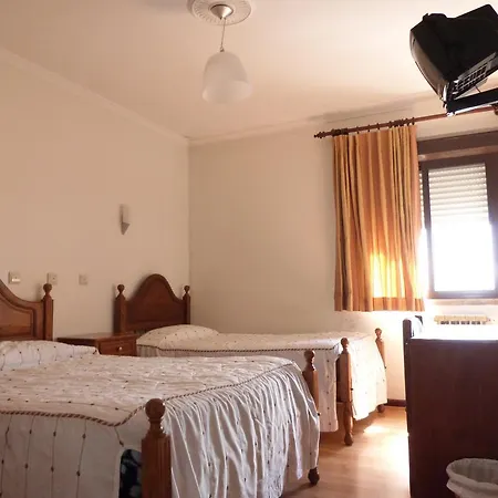 Πανσιόν Alojamento Local Dom Dinis *